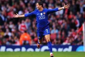 世界杯2026-德罗赞50分神迹撕裂上海防线，奇才淘汰赛惊险过关背后的篮球哲学