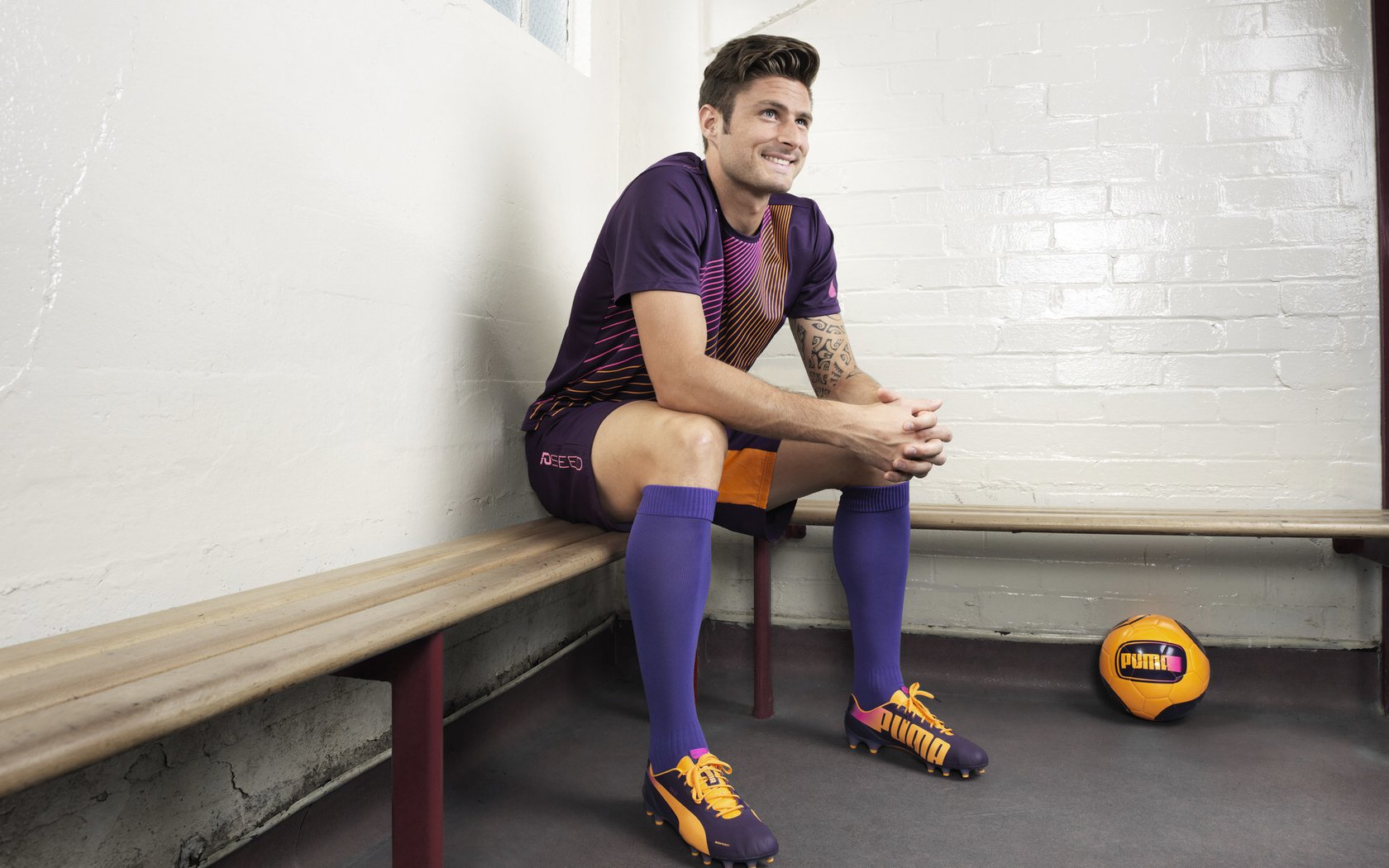 英超争冠焦点战,当绿茵场上的战术博弈,映照出荷兰封锁奥地利的政治棋局