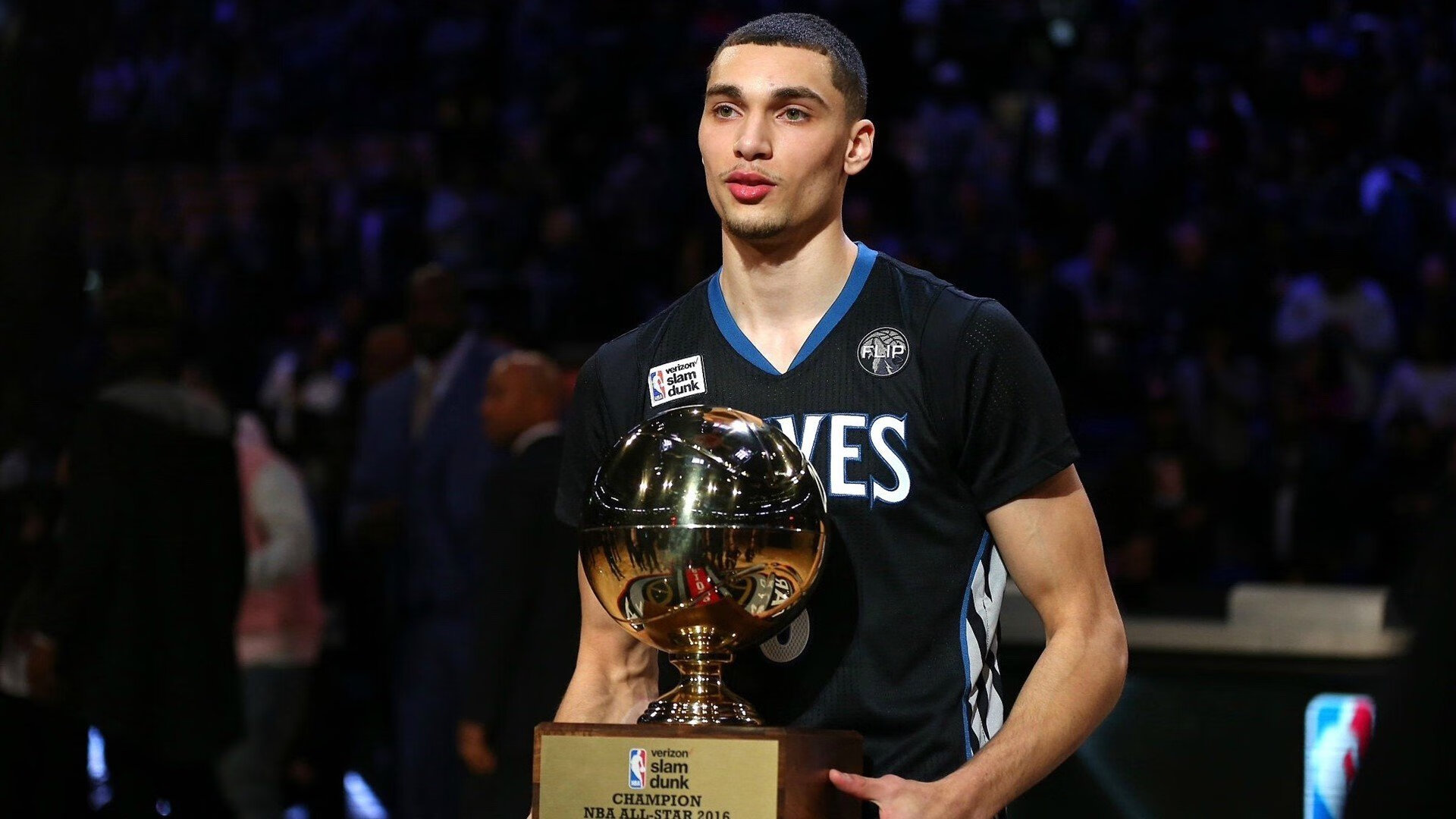 西亚卡姆展现巨星价值，北京队最后时刻击败76人