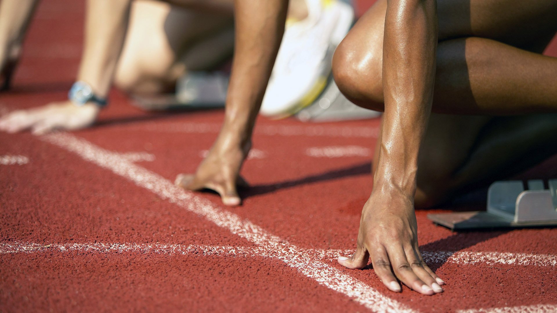 活塞生死战取胜开拓者，米切尔在F1年度争冠接管比赛